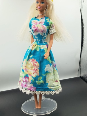 Vintage doll dress like new, cotton and lace details