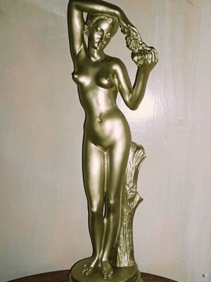 Female statue 44cm gold, like new, alabaster