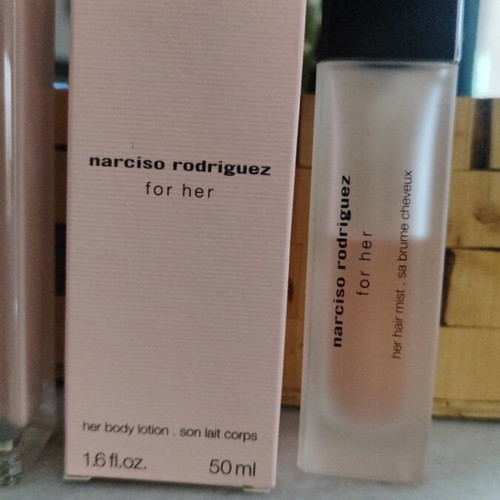 Narciso Rodriguez for Her Eau de Parfum gift set like new, 100 ml