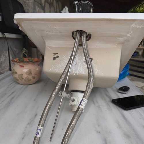 Porcelain small sink with built-in Ideal Standard faucet