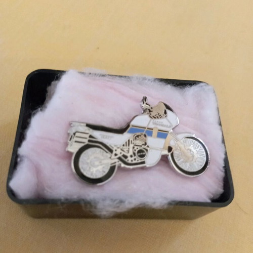 Metal lapel pin Honda translap blue and white