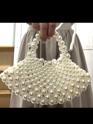 Pearl bag like new with sculptural design and detachable strap
