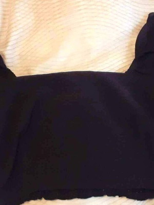 Μαύρο crop top Benissimo σαν καινούργιο, μέγεθος S/M με βολάν