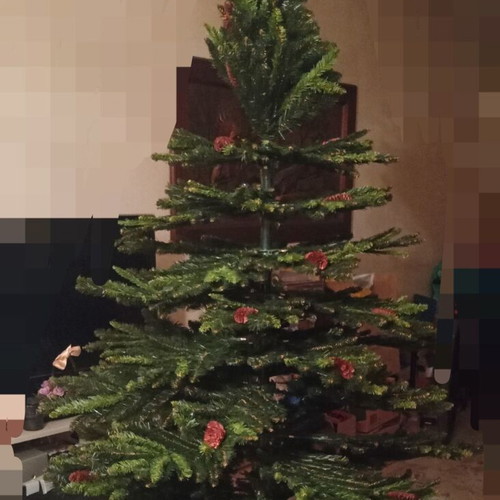 Christmas tree 2.18 meters like new with pine cones
