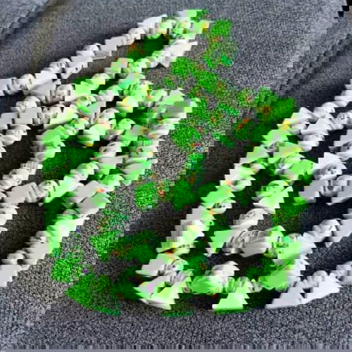 Πράσινο κολιέ με γεωμετρικές χάντρες σαν καινούργιο