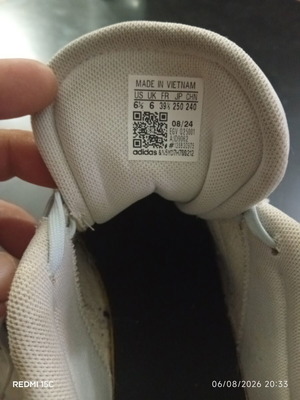 Adidas children's athletic shoes size 39, like new, white