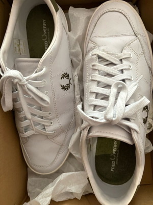 Fred Perry leather shoes used with visible wear, size 43, white