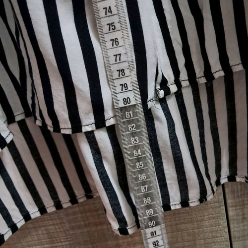 Long asymmetrical Viola No S-M shirts used, small stain