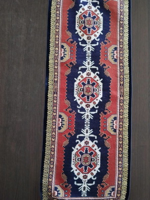 Εργόχειρο κεντημένο στο χέρι σαν καινούργιο με βελούδο και δαντέλα