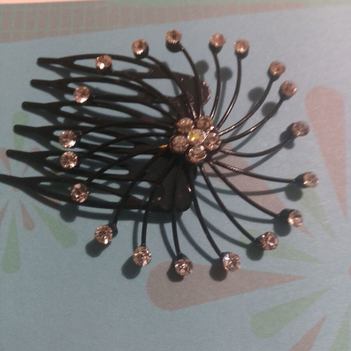Hair comb with rhinestones and decorative design
