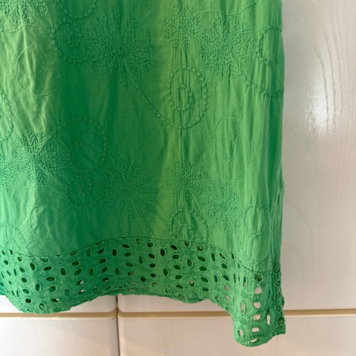 Green short-sleeve t-shirt size M