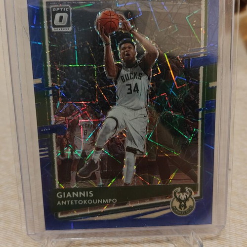 2020-21 Panini Donruss Optic Giannis Antetokounmpo Blue Velocity Prizm card used