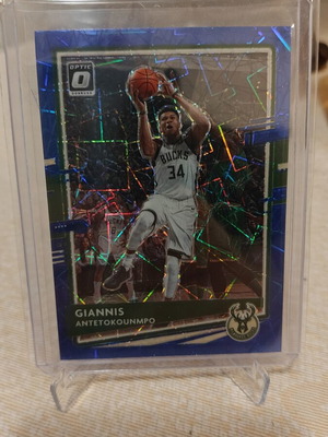 2020-21 Panini Donruss Optic Giannis Antetokounmpo Blue Velocity Prizm card used