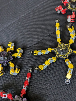 Finger spinner transformers polymorphic spider like new