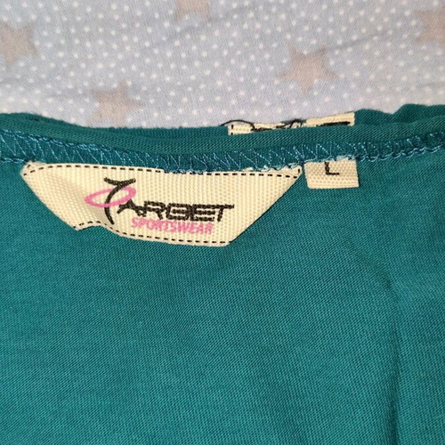 Sleeveless shirt like new, size large, petrol color