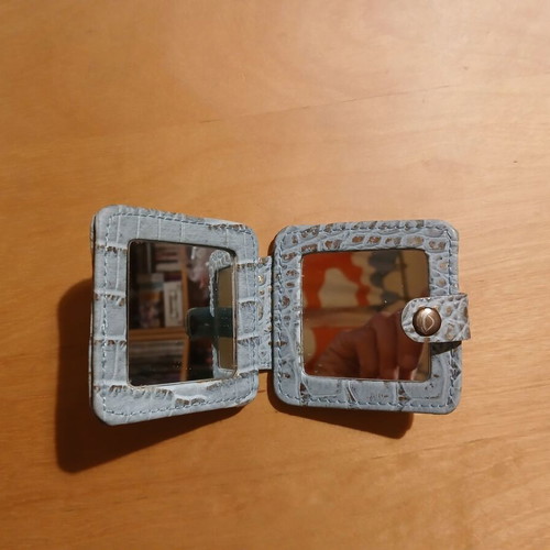Pocket mirror with clasp like new