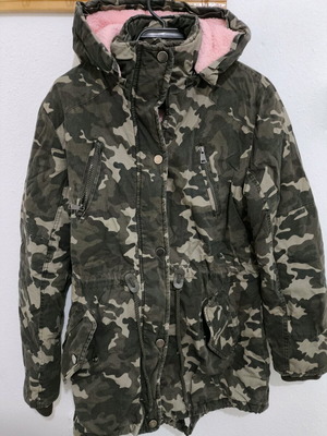 Children's camouflage jacket for 14-16 years like new with pink details