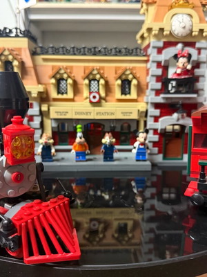 Lego 71044 Disney train station like new, complete with box and instructions