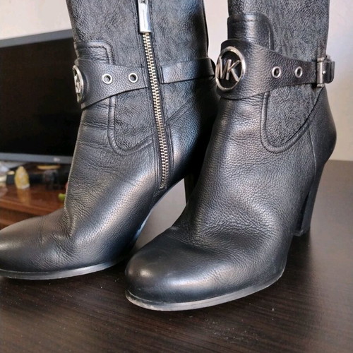 Michael Kors boots like new, genuine leather, size 37