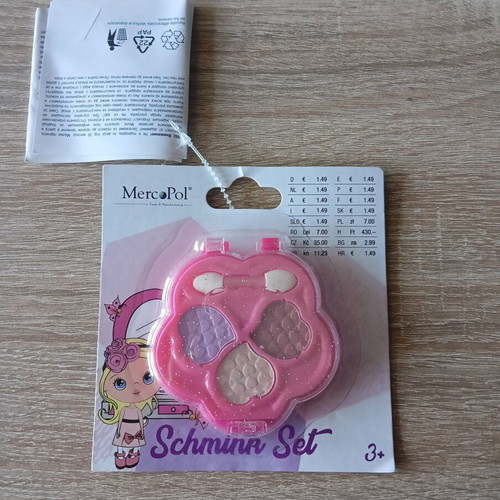 Children's accessory and makeup set