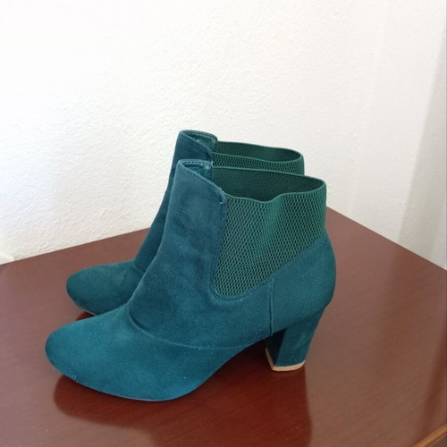 Green Cypress Suede Ankle Boots like new, size 40
