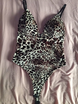 Velvet leopard bodysuit one size, new with adjustable straps