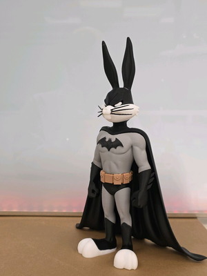 Batman Bugs Bunny figure like new, 27cm height