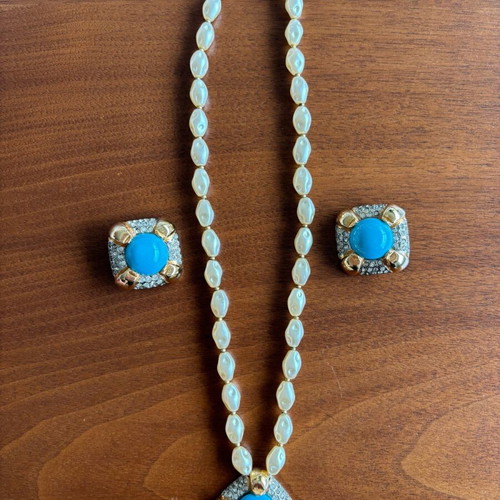 Vintage necklace and clip-on earrings set with faux pearls and blue stone 80s–90s like new