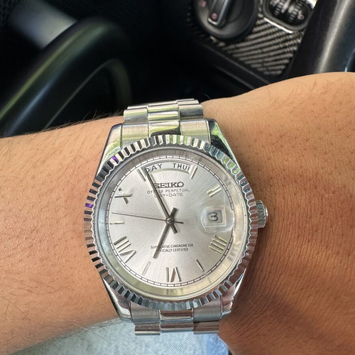 Seiko Automatic Day-Date Watch like new, silver dial, stainless steel