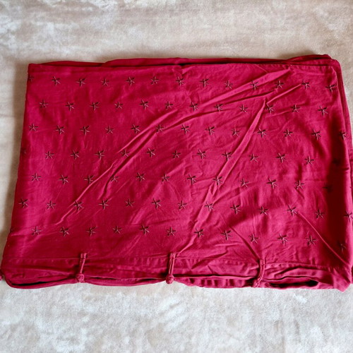 Single burgundy duvet cover like new with embroidered flowers