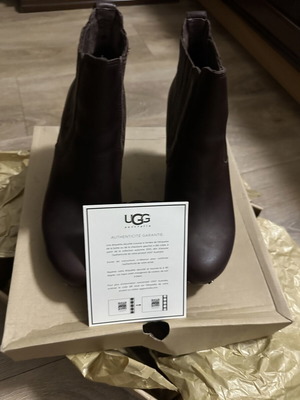 Ugg Australia leather boots size 38 new, brown