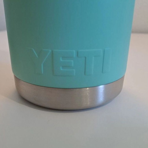 YETI Rambler 750 ml thermos with Chug and TripleHaul lids, new