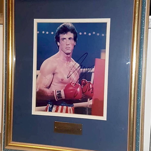 Autograph collection used, largest in Greece