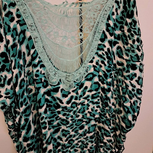 Caftan used with impressive knitted back green