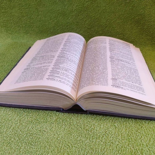 Kriaras Dictionary like new, New Greek Dictionary 1995