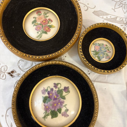 Vintage handmade embroidered frames set of 3 like new