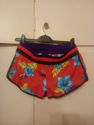 Tropical floral shorts like new, Hawaiian style with back pocket