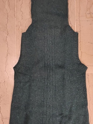 Sleeveless Turtleneck Sweater used, size Small, petrol color
