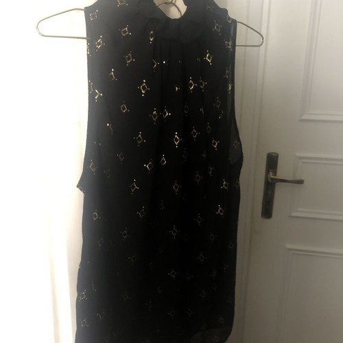 Black sleeveless blouse with gold motifs like new