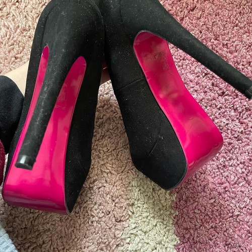 High-heeled pumps like new, size 39, black and pink velvet