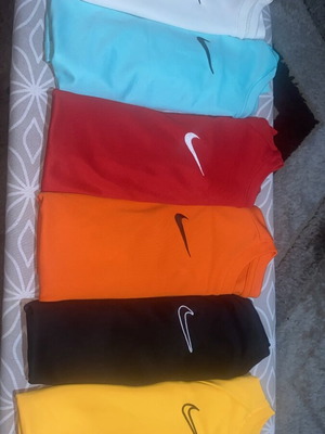Nike t-shirts set of 6 used, XL kids size fitting small