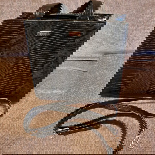 Τσάντα ώμου Keddo μαύρη μεσαίου μεγέθους, σε άριστη κατάσταση