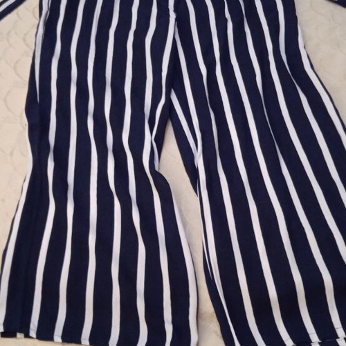Short pants like new, dark blue, size medium