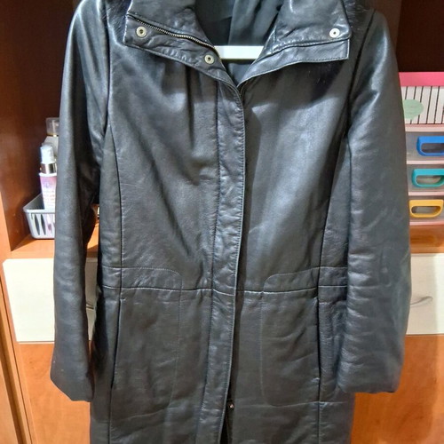 Leather coat like new with detachable hood and fur trim Vincent Italy size M black