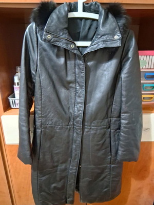 Leather coat like new with detachable hood and fur trim Vincent Italy size M black