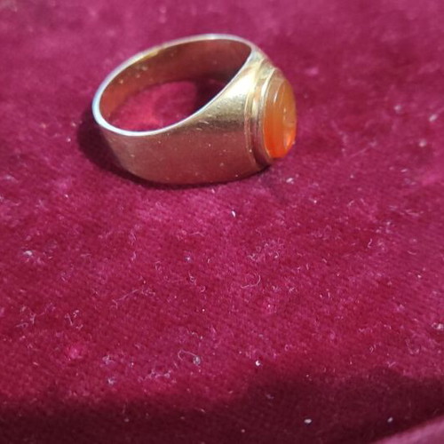 Gold ring 9K with carved cameo stone, like new