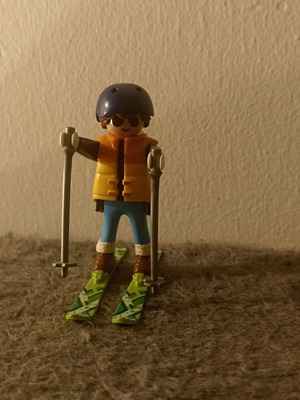 Playmobil figure no16 boys used, skier collectible