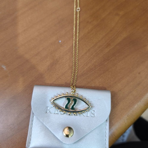 Pendant charm 2022 gold color, like new, green detail