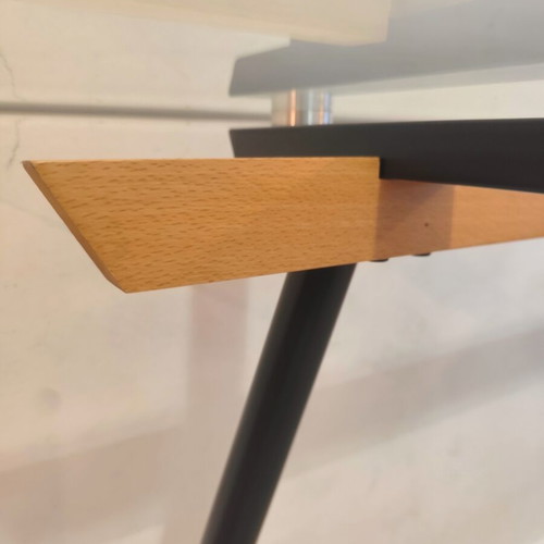 Glass dining table for 4-6 people like new with wood and metal support