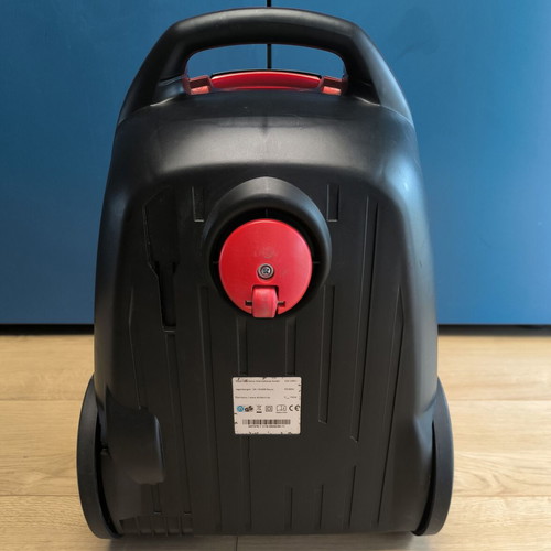 Dirt Devil vacuum cleaner like new with HEPA filter and 750W motor